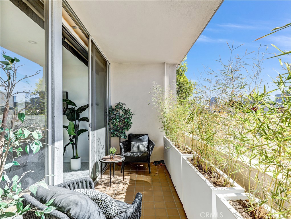 1333 S Beverly Glen Boulevard 402 Property Photo 26