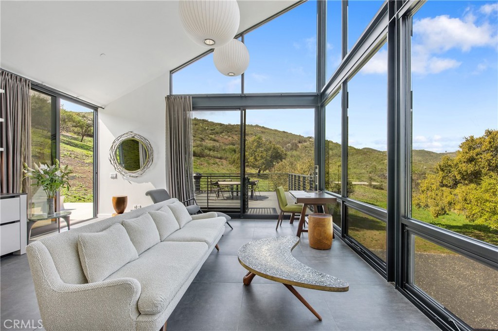 10120 Yerba Buena Road Property Photo 8