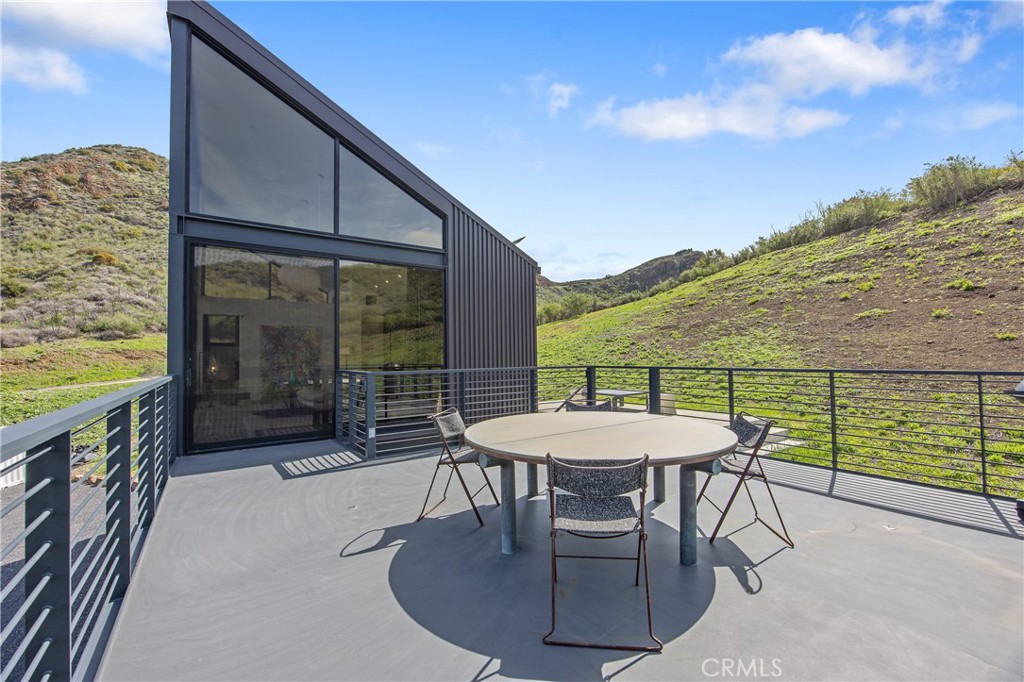 10120 Yerba Buena Road Property Photo 10
