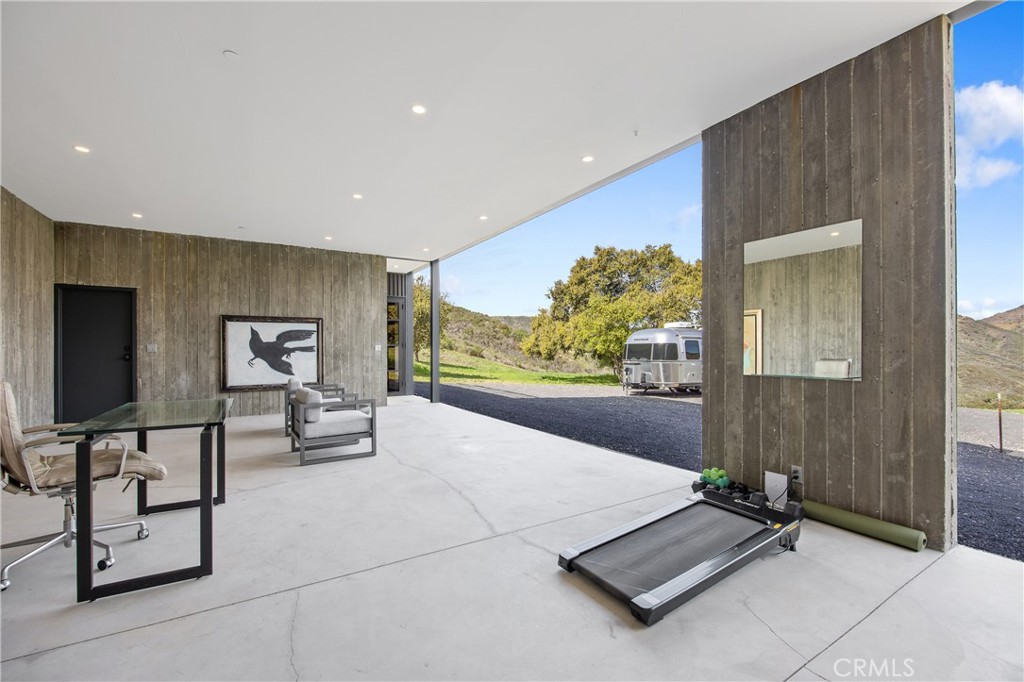 10120 Yerba Buena Road Property Photo 19
