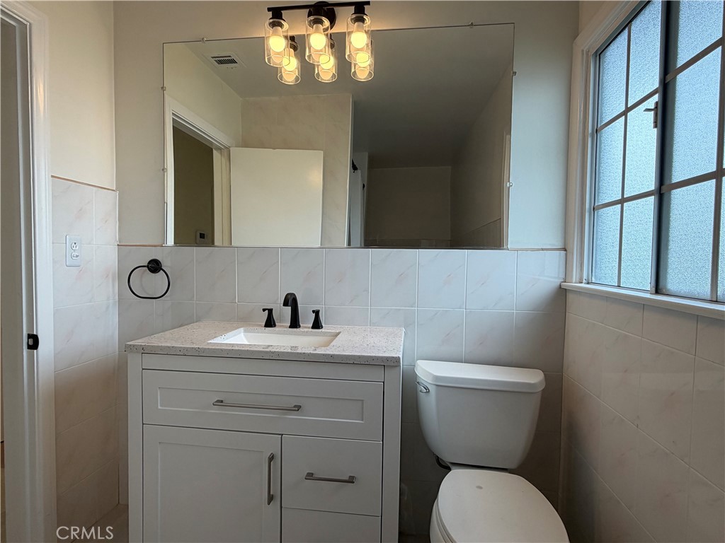 19216 Calvert Street Property Photo 20