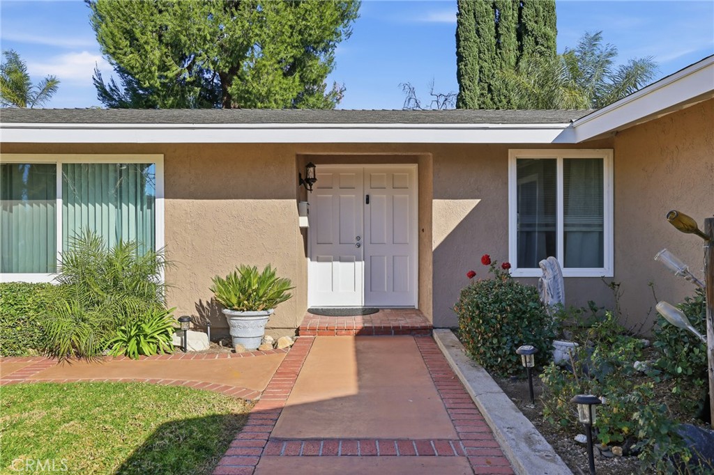 18927 Claycrest Property Photo 4