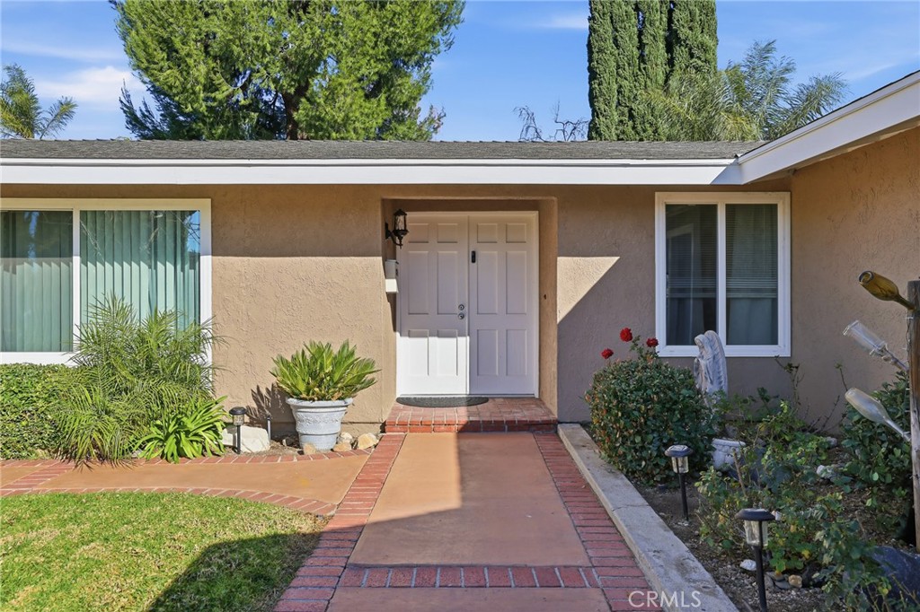 18927 Claycrest Property Photo 4