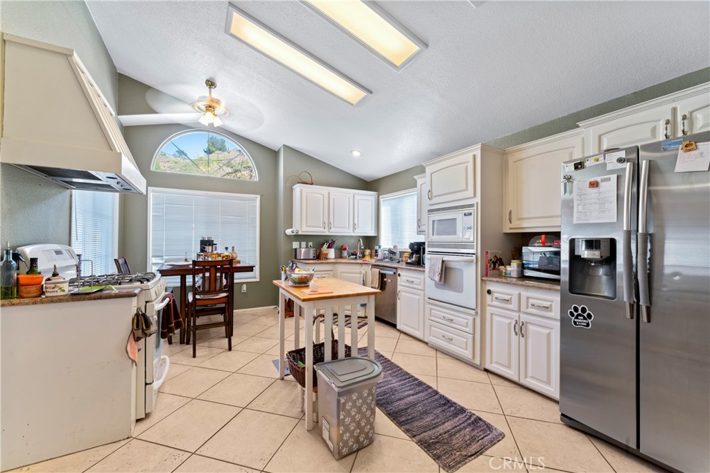 20176 Canyon View Property Photo 9