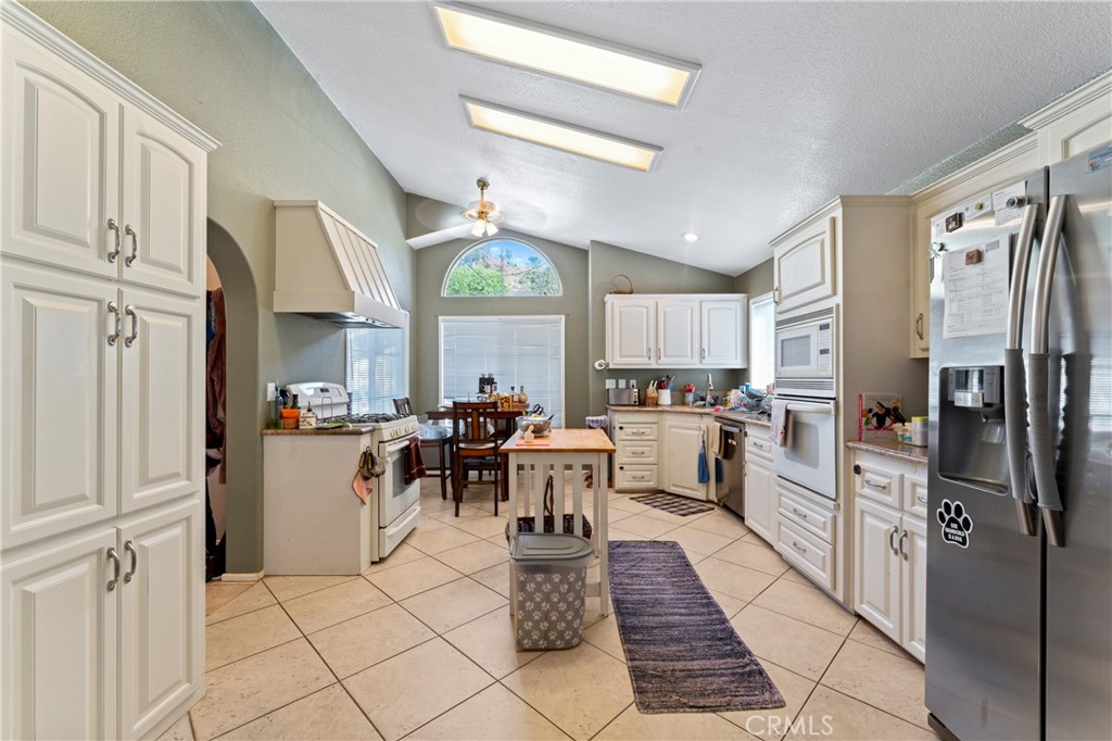 20176 Canyon View Property Photo 10