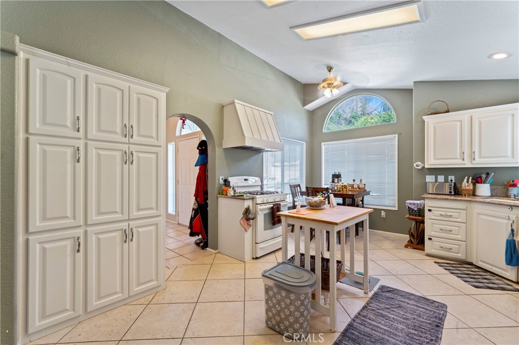 20176 Canyon View Property Photo 11