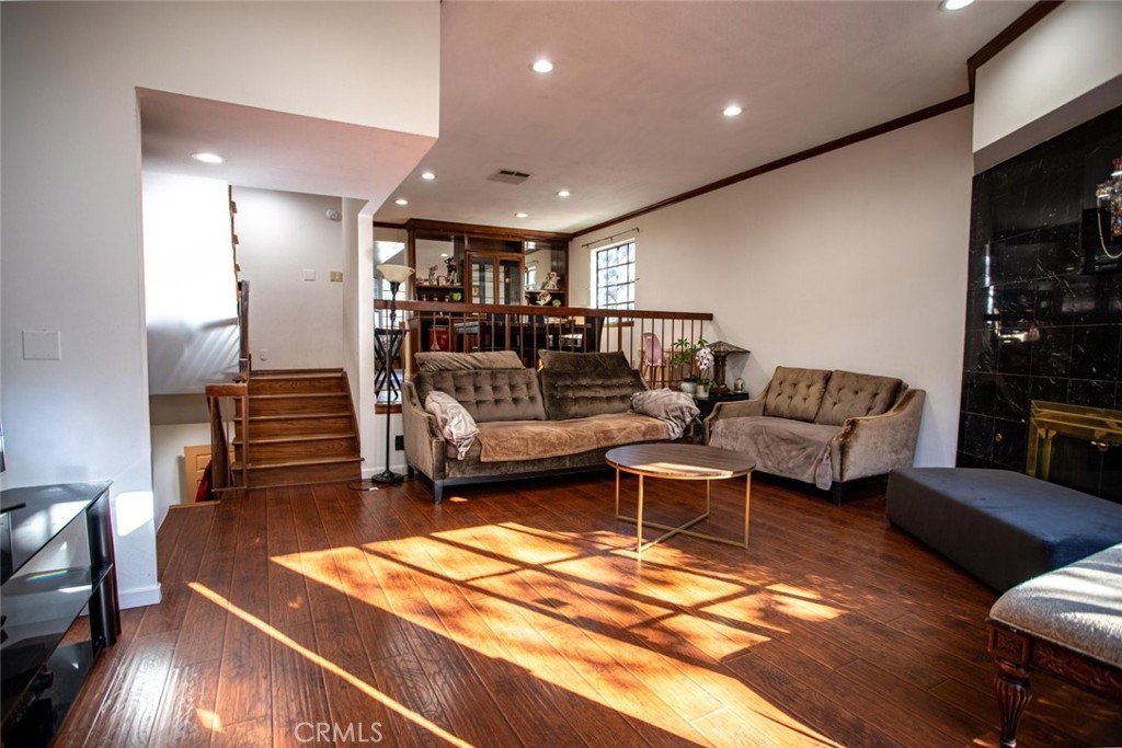 5327 Wilkinson Avenue 6 Property Photo 1