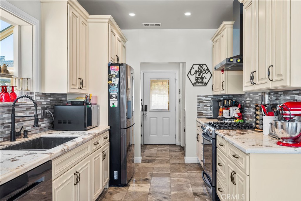 15358 Cohasset Property Photo 14