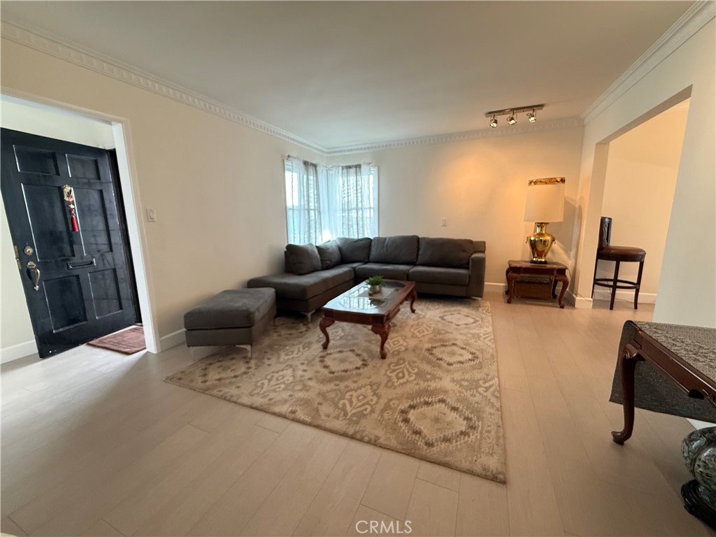 1216 S Cochran Property Photo 2