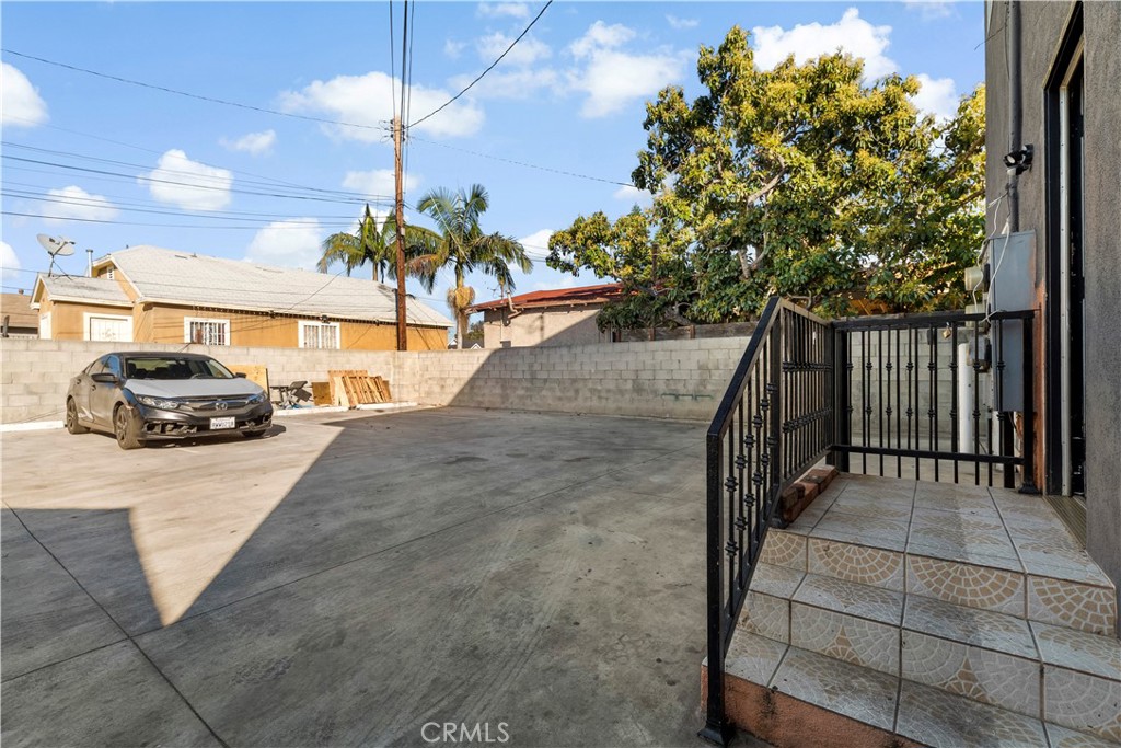 1257 W Vernon Property Photo 2