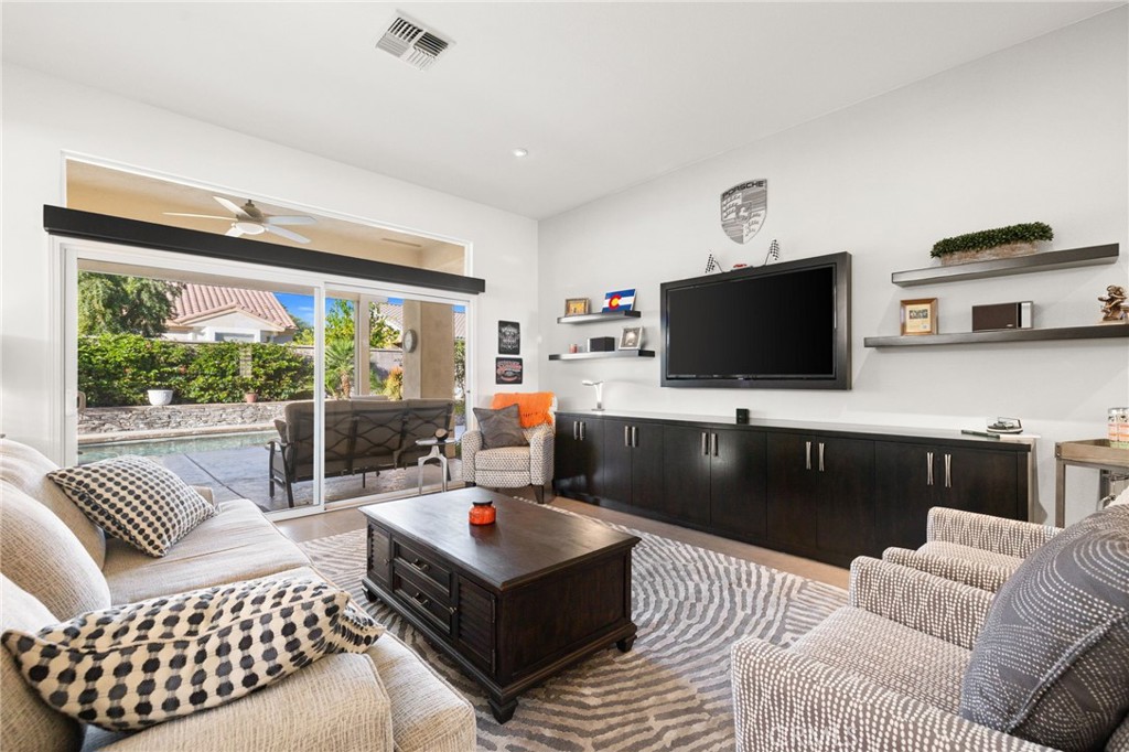 36627 Crown Street Property Photo 10