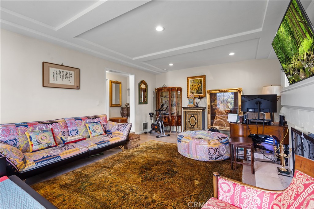 137 N Hamilton Drive Property Photo 10