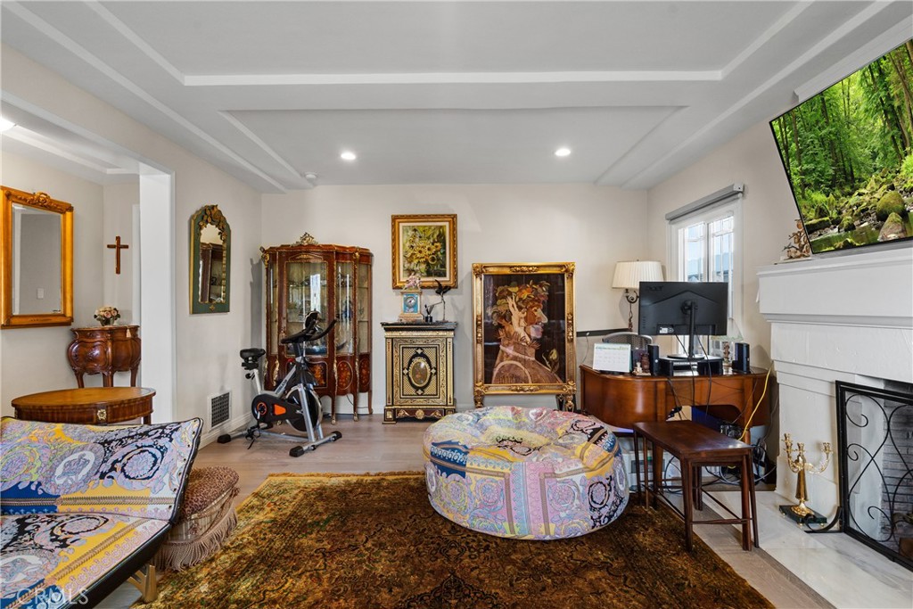 137 N Hamilton Drive Property Photo 11