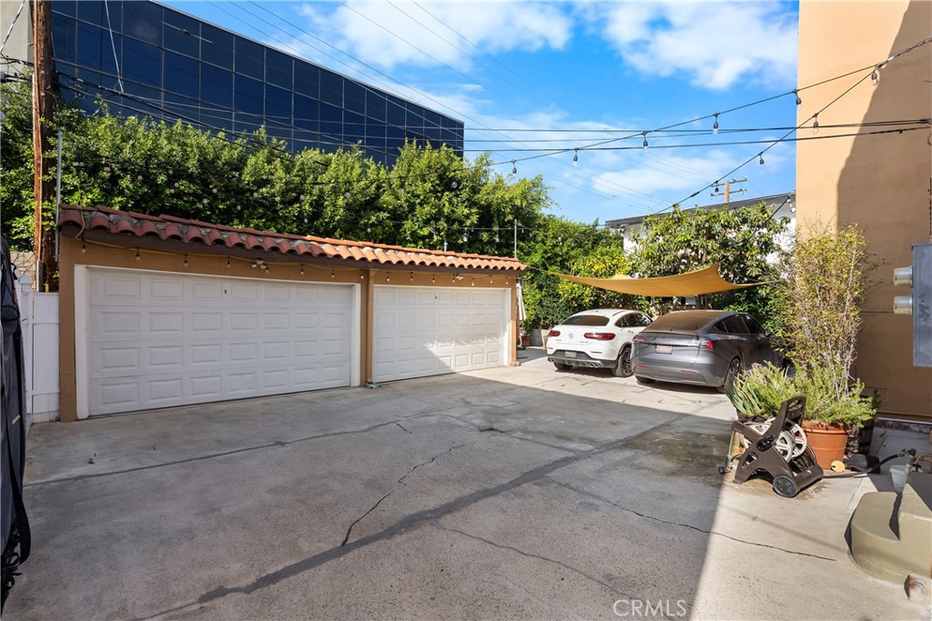 137 N Hamilton Drive Property Photo 30