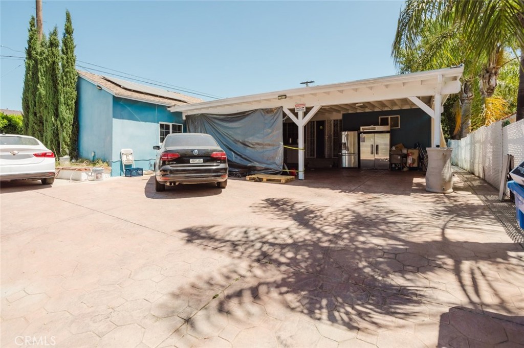 11338 Dronfield Avenue Property Photo 3