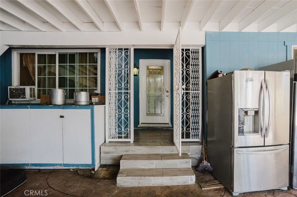 11338 Dronfield Avenue Property Photo 4