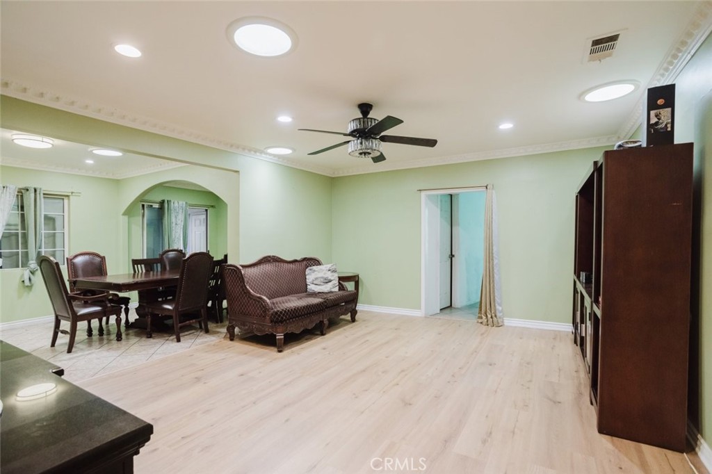 11338 Dronfield Avenue Property Photo 6