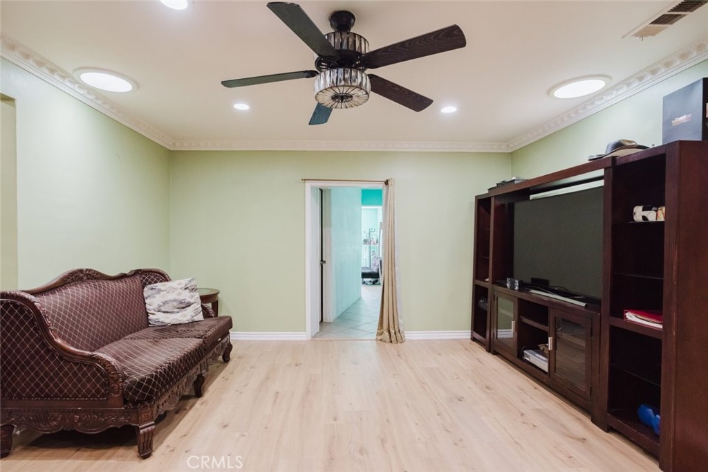 11338 Dronfield Avenue Property Photo 7