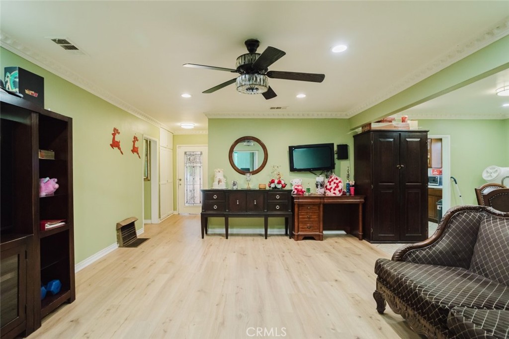 11338 Dronfield Avenue Property Photo 8