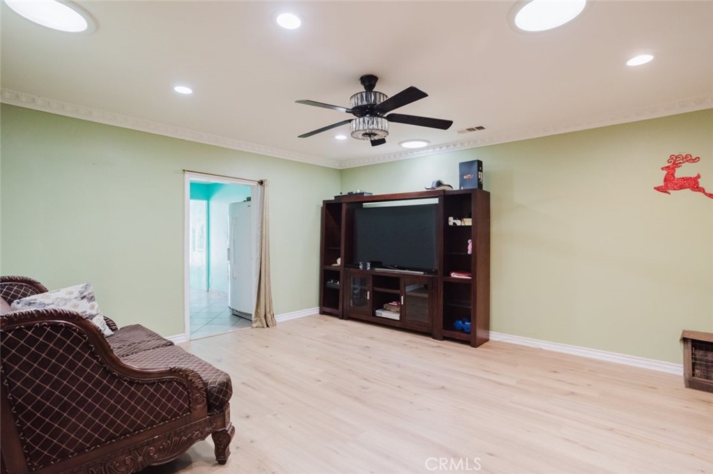 11338 Dronfield Avenue Property Photo 9
