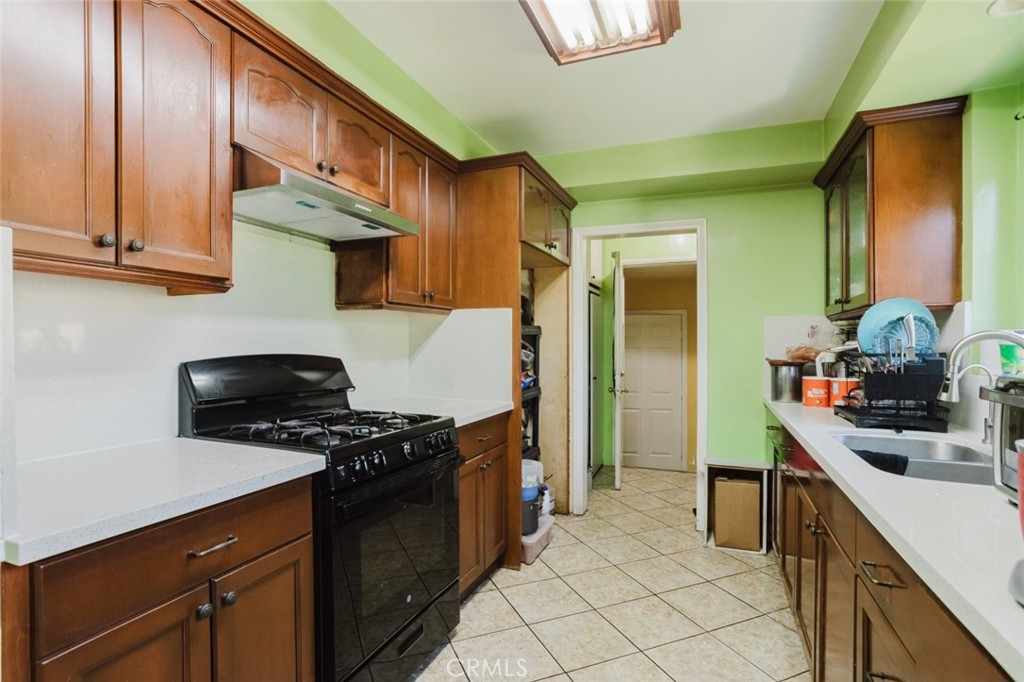11338 Dronfield Avenue Property Photo 14
