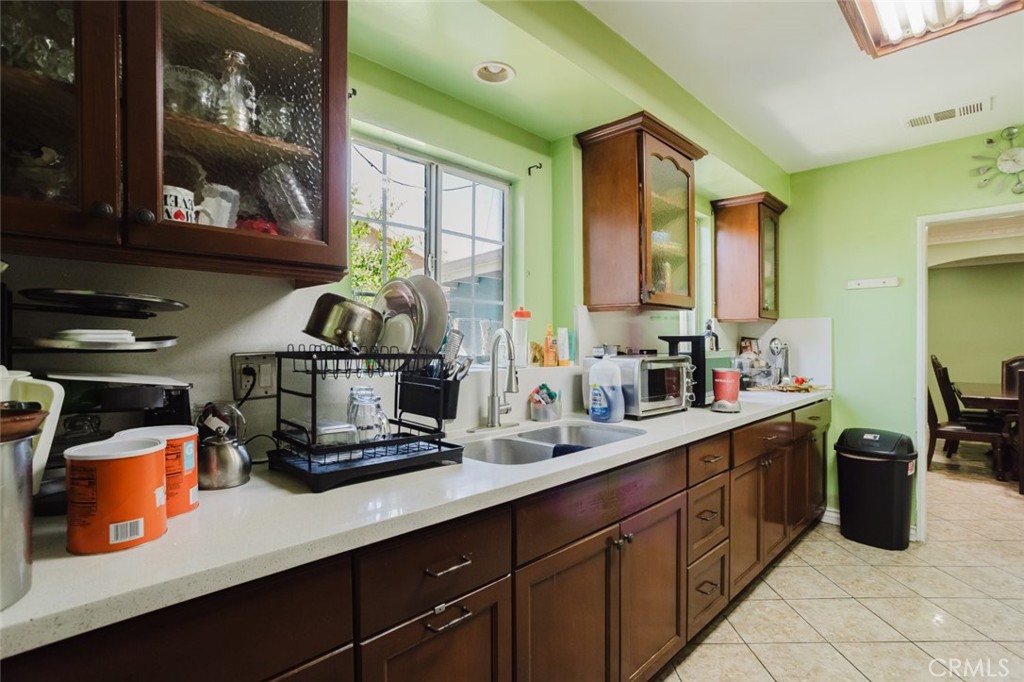 11338 Dronfield Avenue Property Photo 15
