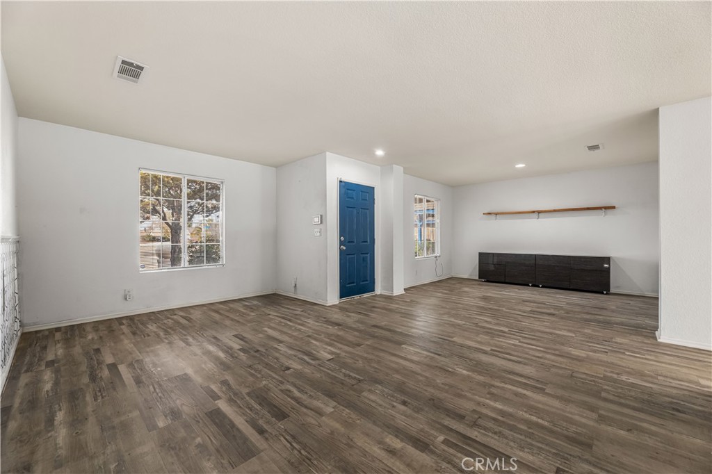 37608 Ribbon Property Photo 3