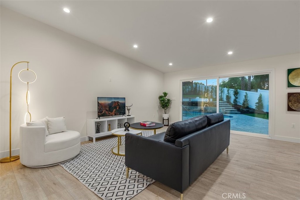 5115 Rigoletto Street Property Photo 4