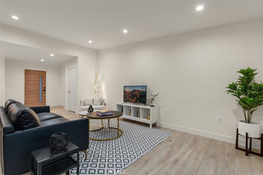 5115 Rigoletto Street Property Photo 5