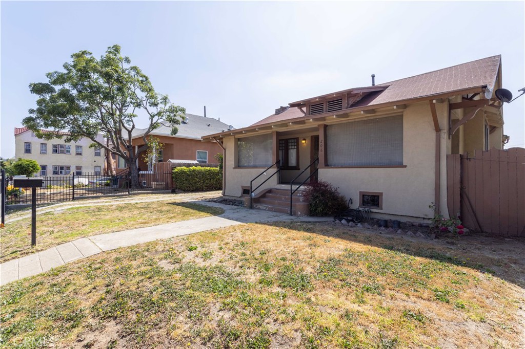 206 S Soto Property Photo 3