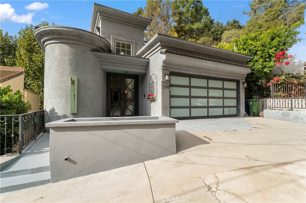 2355 N Beverly Glen Boulevard Property Photo 3
