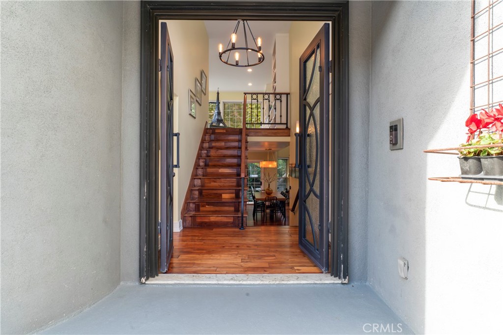 2355 N Beverly Glen Boulevard Property Photo 4