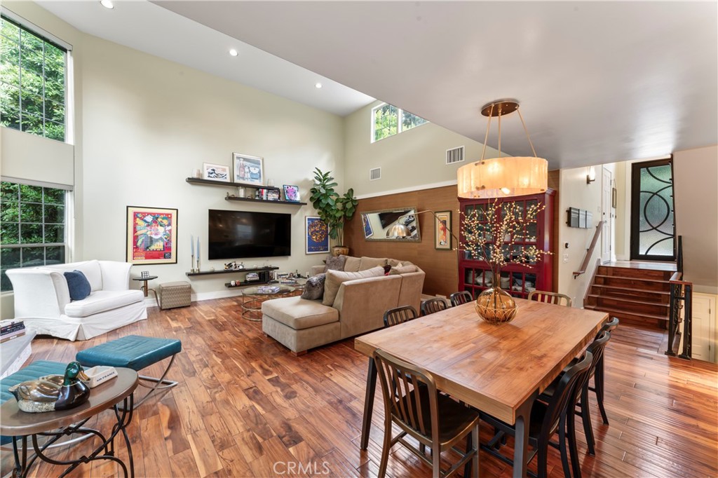 2355 N Beverly Glen Boulevard Property Photo 8