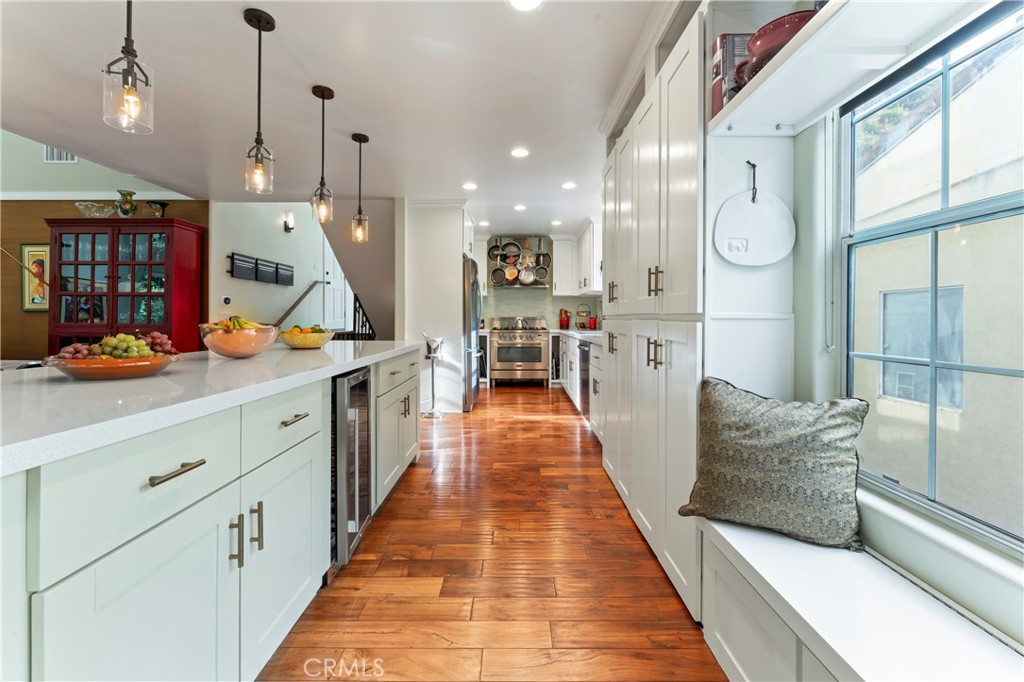 2355 N Beverly Glen Boulevard Property Photo 10