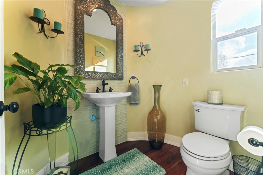 2355 N Beverly Glen Boulevard Property Photo 11