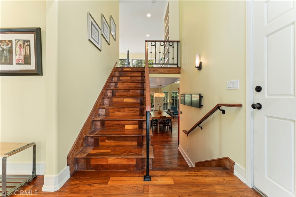 2355 N Beverly Glen Boulevard Property Photo 12