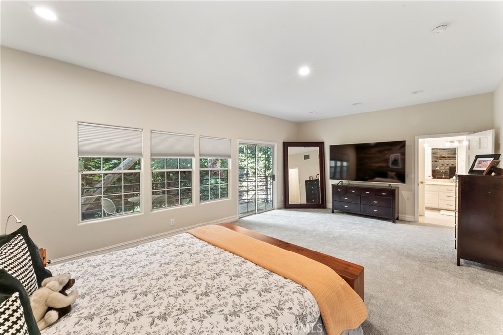 2355 N Beverly Glen Boulevard Property Photo 14