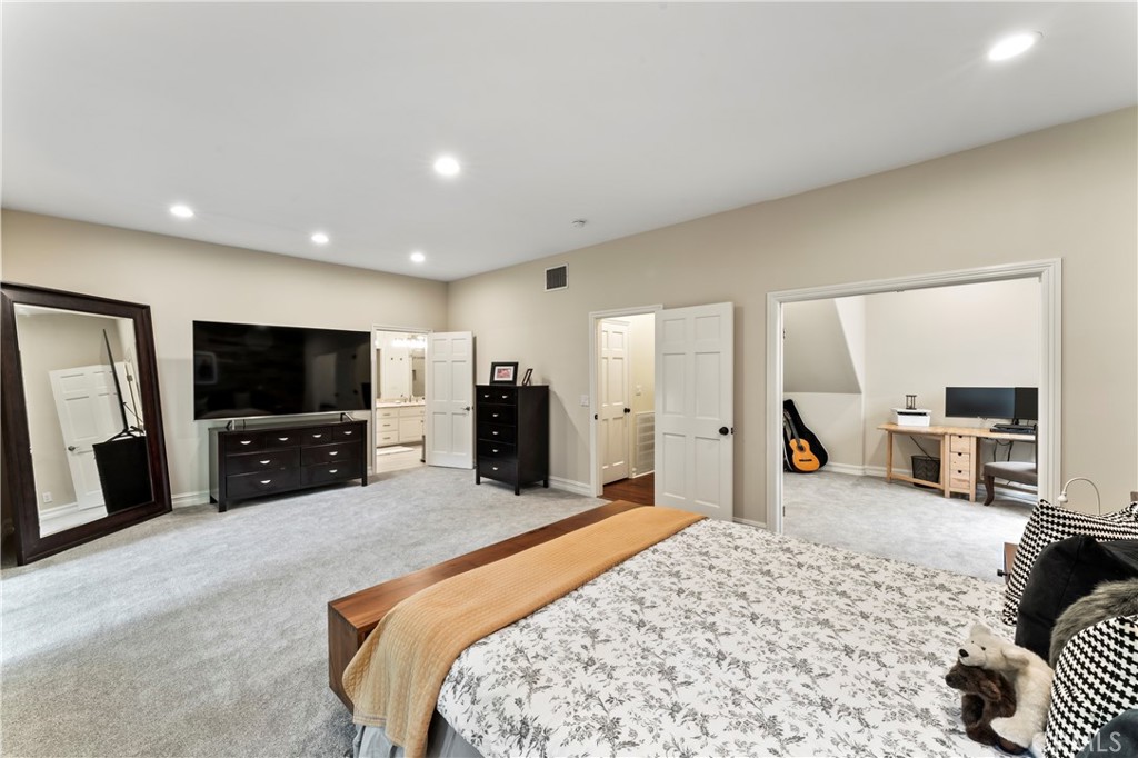 2355 N Beverly Glen Boulevard Property Photo 16