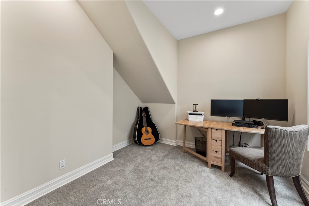 2355 N Beverly Glen Boulevard Property Photo 17