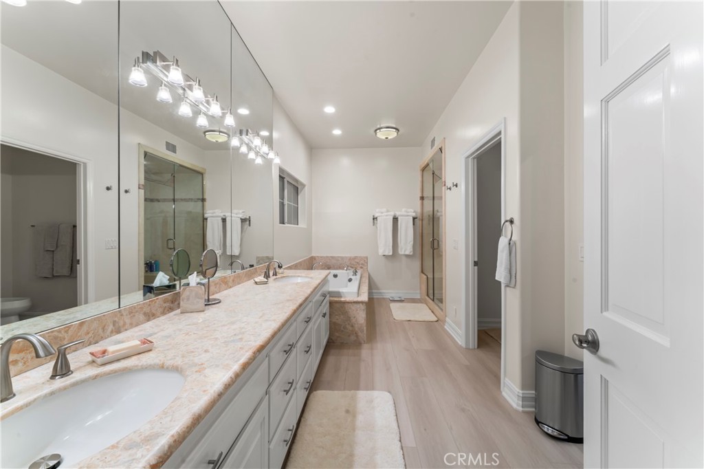 2355 N Beverly Glen Boulevard Property Photo 18