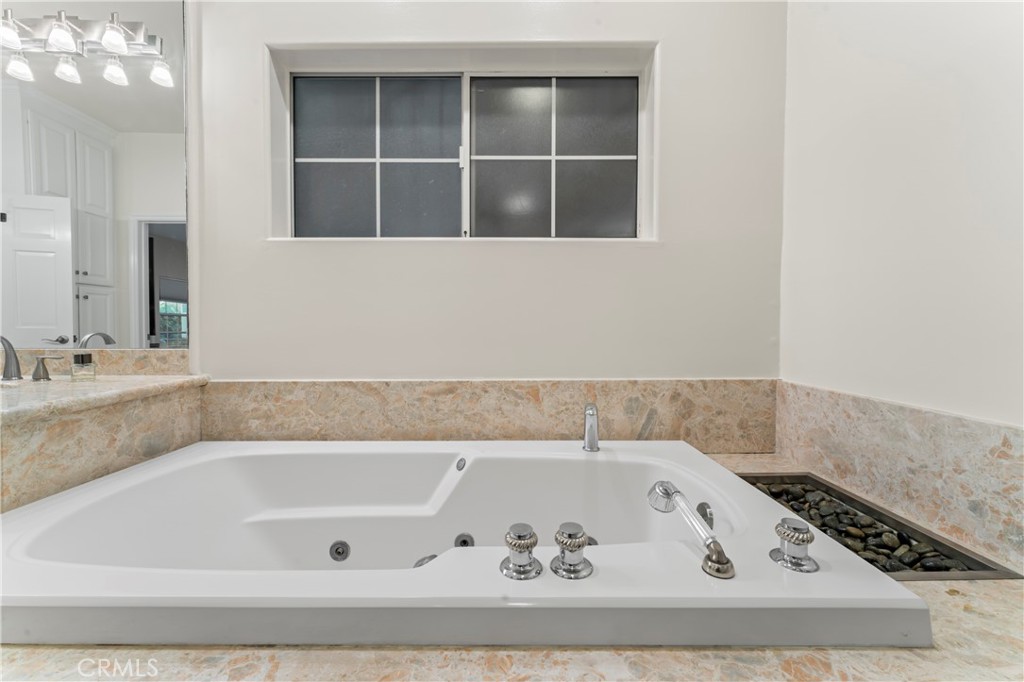 2355 N Beverly Glen Boulevard Property Photo 19
