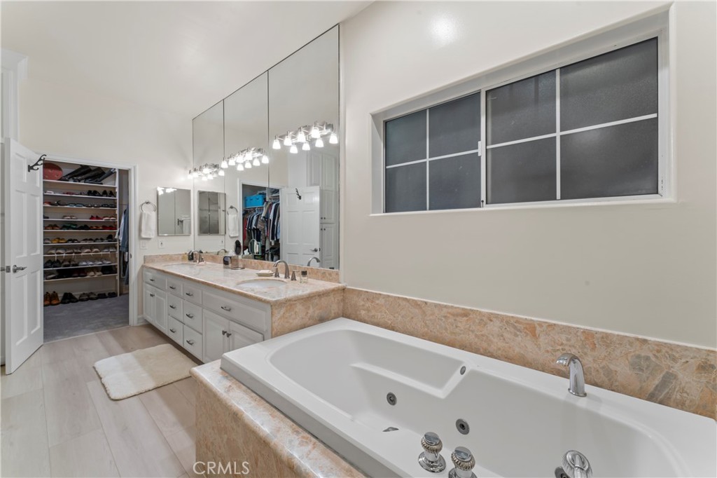 2355 N Beverly Glen Boulevard Property Photo 20