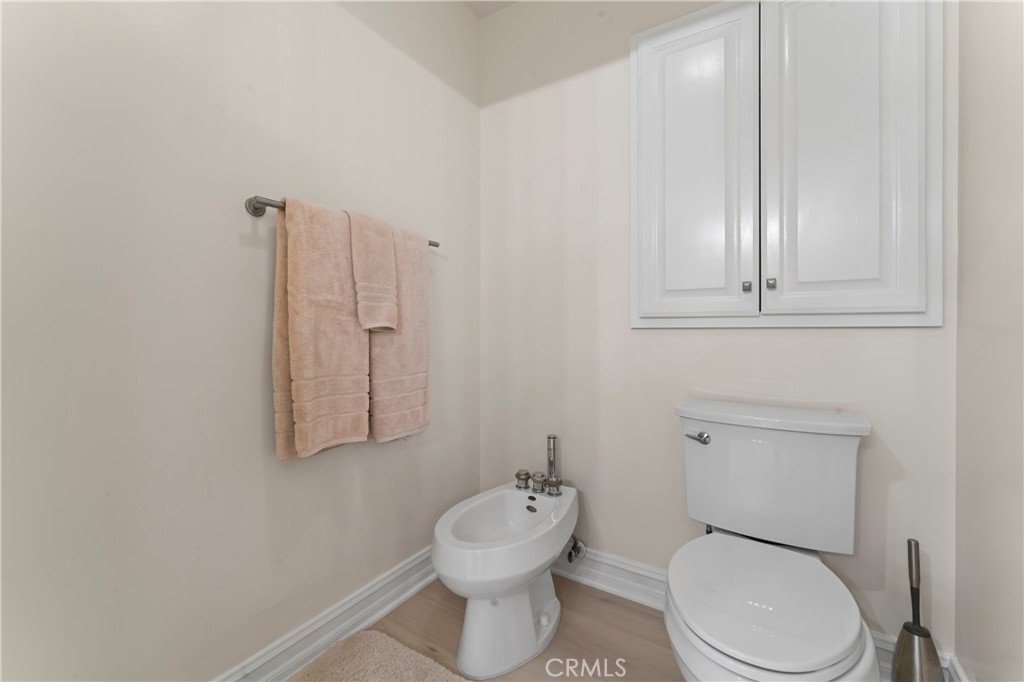 2355 N Beverly Glen Boulevard Property Photo 22