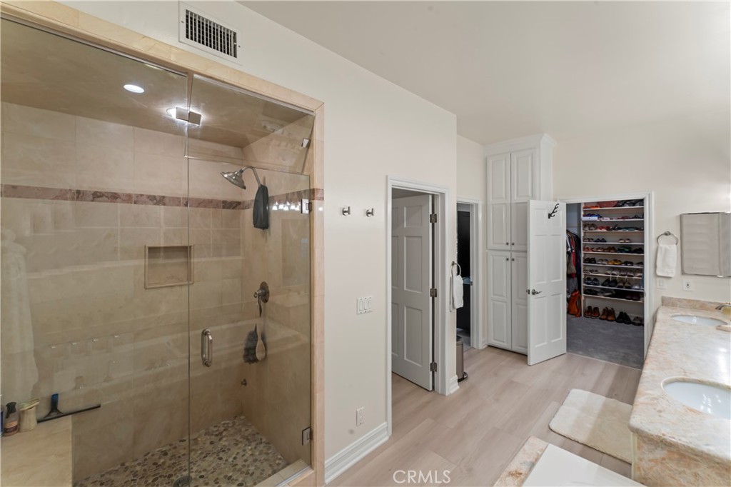 2355 N Beverly Glen Boulevard Property Photo 24