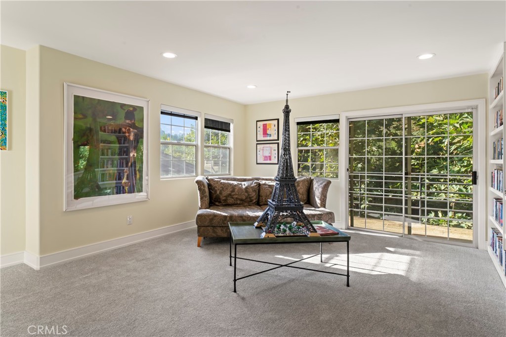 2355 N Beverly Glen Boulevard Property Photo 25