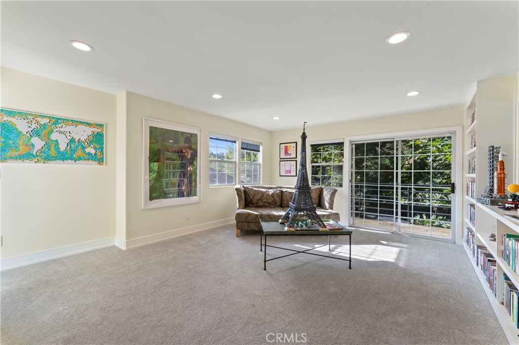 2355 N Beverly Glen Boulevard Property Photo 27