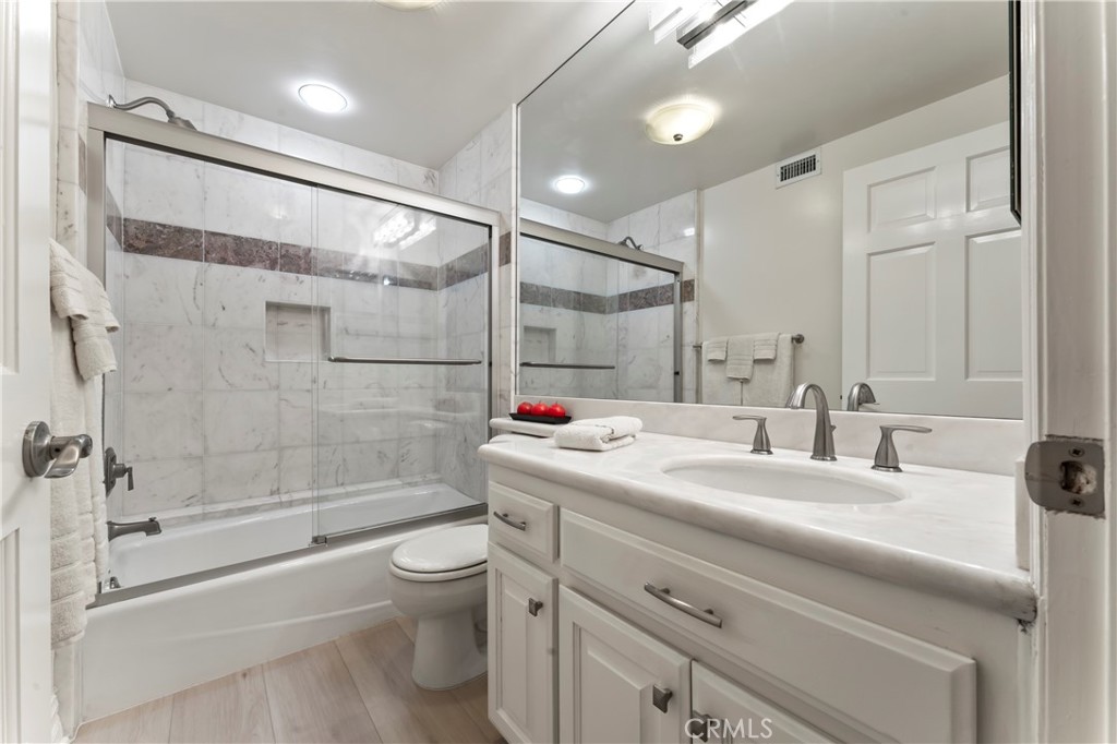 2355 N Beverly Glen Boulevard Property Photo 29