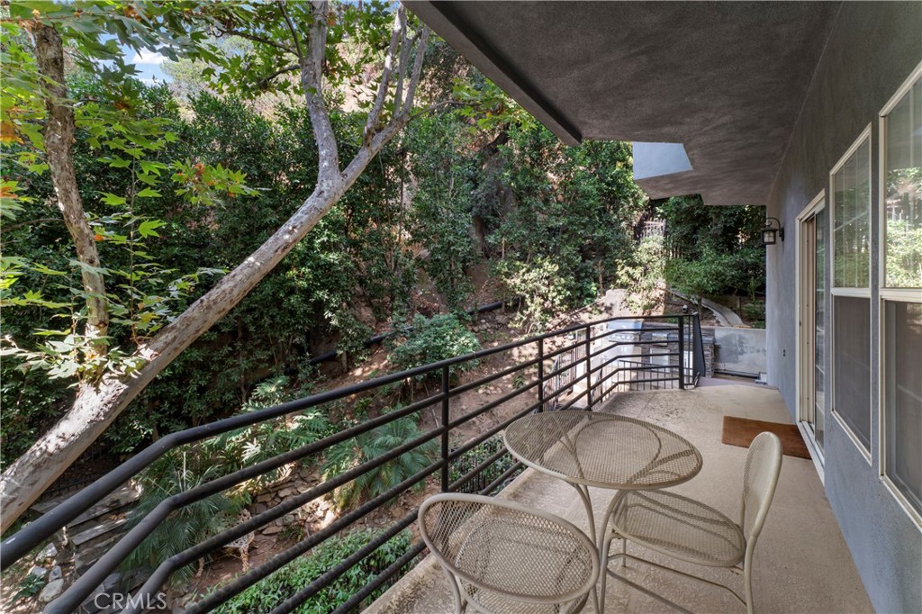 2355 N Beverly Glen Boulevard Property Photo 41