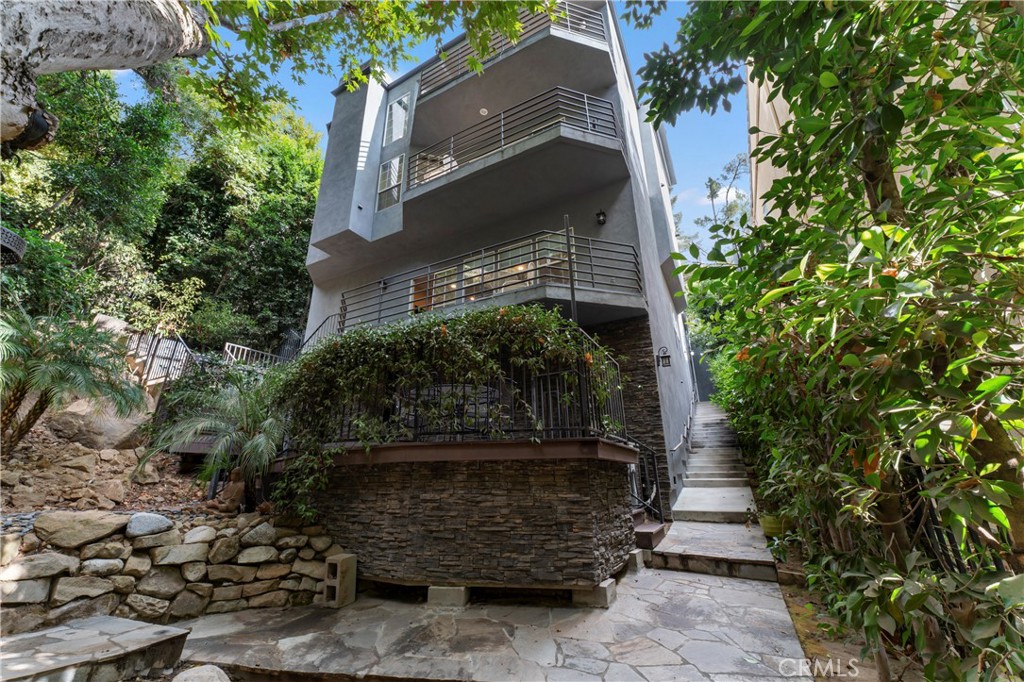 2355 N Beverly Glen Boulevard Property Photo 46