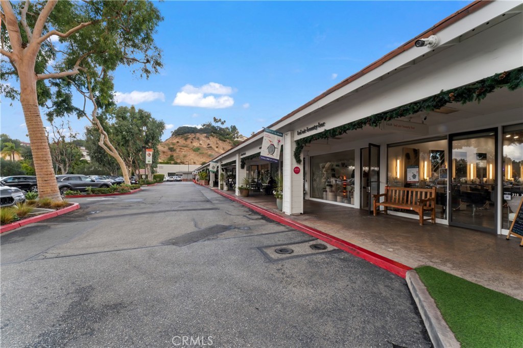 2355 N Beverly Glen Boulevard Property Photo 51